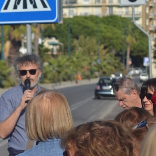 Flash mob contro il 'Bosco urbano' sul lungomare Vespucci: chieste più trasparenza e valutazioni sul traffico Flash mob contro il 'Bosco urbano' sul lungomare Vespucci: chieste più trasparenza e valutazioni sul traffico