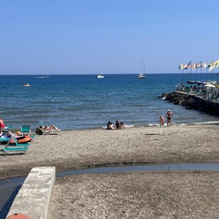 Diano Marina, divieto temporaneo di balneazione dalla foce del rio Varcavello al molo delle Tartarughe