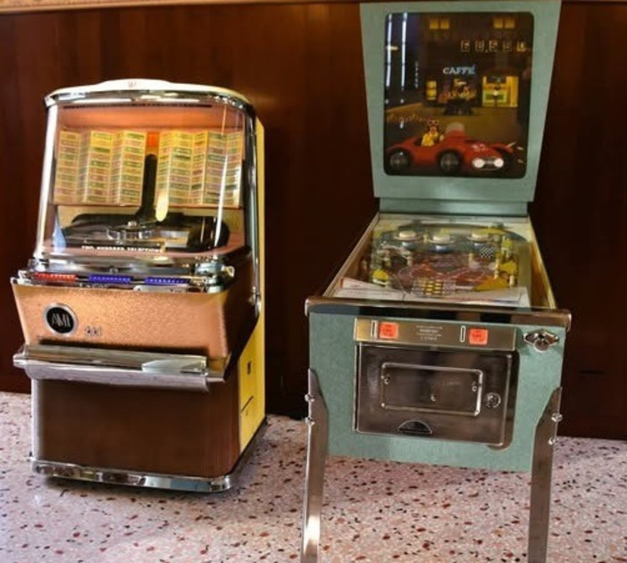 L’AMARCORD DEL SABATO. Quando nei bar giocavamo a flipper, ascoltavamo i dischi al jukebox e stavamo in coda ad aspettare il nostro turno al calcio balilla