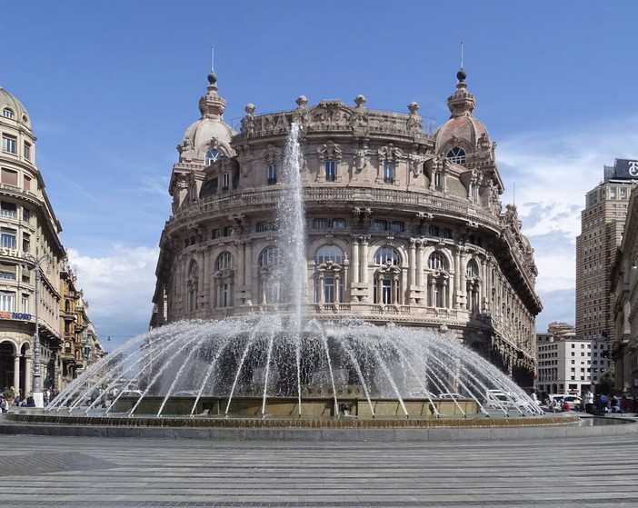 Genova e l’economia del mare: come il traffico crocieristico incide sul tessuto urbano e turistico