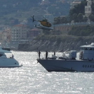 Imperia, 11 chili di droga sequestrati dalla guardia di finanza in un’operazione marittima Imperia, 11 chili di droga sequestrati dalla guardia di finanza in un’operazione marittima