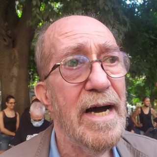 Manifestazione a vent'anni dal G8, il padre di Carlo Giuliani: "Non ho perdonato Placanica, però lo considero all'ultimo livello di responsabilità" (video)