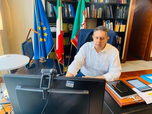 Coronavirus, regione Liguria, Toti: “Da domani via libera agli spostamenti nei comuni confinanti di regioni limitrofe per visitare congiunti” Coronavirus, regione Liguria, Toti: “Da domani via libera agli spostamenti nei comuni confinanti di regioni limitrofe per visitare congiunti”