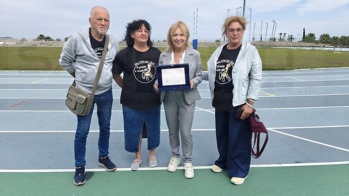 Solidarietà in memoria di Vittorio Bertellotti, la Giraffa a Rotelle ringrazia con due targhe Solidarietà in memoria di Vittorio Bertellotti, la Giraffa a Rotelle ringrazia con due targhe