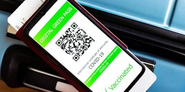 Covid, il governo prepara la stretta sui non vaccinati: al vaglio il Super Green Pass anche in zona bianca Covid, il governo prepara la stretta sui non vaccinati: al vaglio il Super Green Pass anche in zona bianca