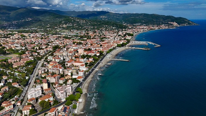 Dati turistici di agosto: ottime performance in tutta la provincia con tanti stranieri in più, male Diano Marina Dati turistici di agosto: ottime performance in tutta la provincia con tanti stranieri in più, male Diano Marina