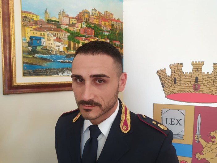Imperia, presentato Giovanni Franco, il nuovo capo della squadra mobile. Raccoglie l'eredità di Lodeserto (foto e video) Imperia, presentato Giovanni Franco, il nuovo capo della squadra mobile. Raccoglie l'eredità di Lodeserto (foto e video)