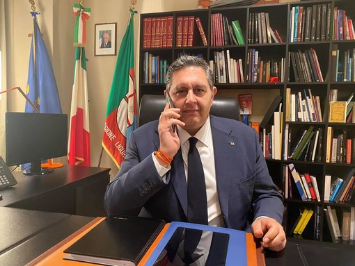 Intervista al Corsera: Toti "Favorevole al vaccino obbligatorio per gli Over 50, Green pass anche nei negozi" Intervista al Corsera: Toti "Favorevole al vaccino obbligatorio per gli Over 50, Green pass anche nei negozi"