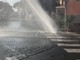 Imperia: si rompe un tubo dell'acquedotto, geyser d’acqua in Borgo Marina