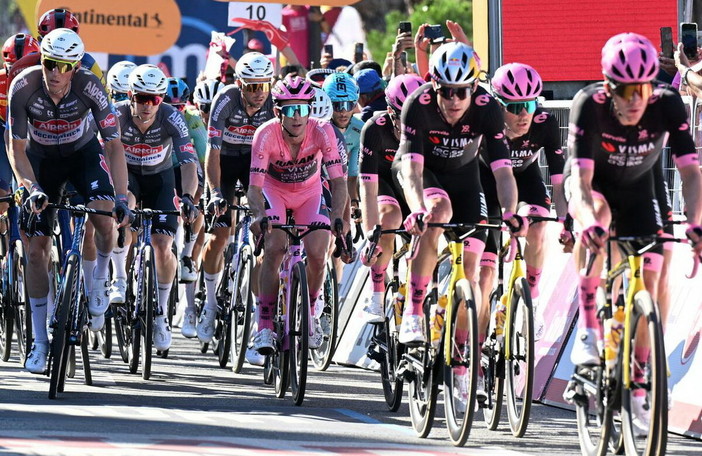Partenza da Imperia della 12ª tappa del Giro d'Italia Partenza da Imperia della 12ª tappa del Giro d'Italia