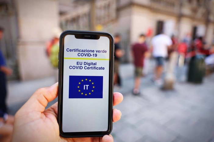 Dal 15 ottobre obbligo di green pass per tutti i lavoratori e tamponi gratuiti a chi non potrà vaccinarsi Dal 15 ottobre obbligo di green pass per tutti i lavoratori e tamponi gratuiti a chi non potrà vaccinarsi