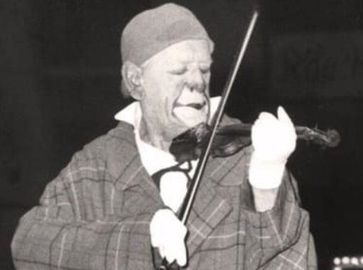 Imperia, il violino di Grock donato alla Città Imperia, il violino di Grock donato alla Città
