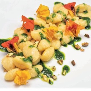 Cucina con i fiori: il 6 novembre una cena speciale al ristorante albergo Da Gin Castelbianco
