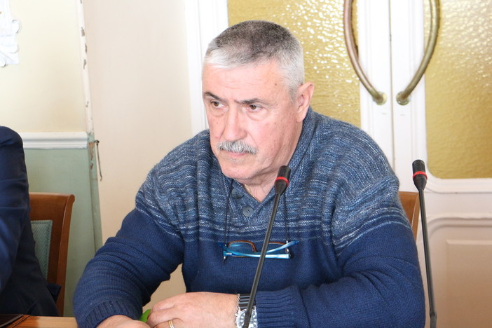 Il Sindaco di Diano Marina Chiappori ieri in viaggio sull'autostrada "Vieni in Liguria e ci metterai una vita" Il Sindaco di Diano Marina Chiappori ieri in viaggio sull'autostrada "Vieni in Liguria e ci metterai una vita"