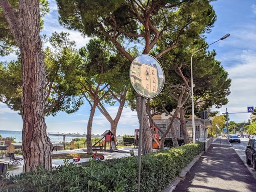 Gravi problematiche di sicurezza stradale a Imperia, piovono segnalazioni per la zona nelle vicinanze dei Giardini Martiri Italiani delle Foibe Gravi problematiche di sicurezza stradale a Imperia, piovono segnalazioni per la zona nelle vicinanze dei Giardini Martiri Italiani delle Foibe