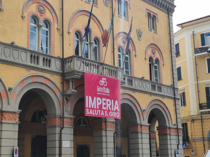 Giro d'Italia, chiudono le scuole a Imperia per il passaggio della carovana rosa
