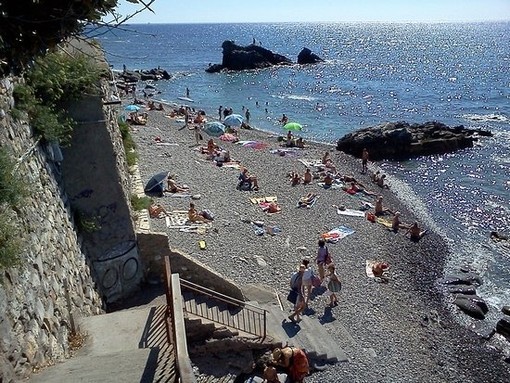 ACCADDE OGGI, 9 MARZO 1982. Rivolta degli onegliesi e dei turisti contro il Comune: “Ridateci la spiaggia della Galeazza”