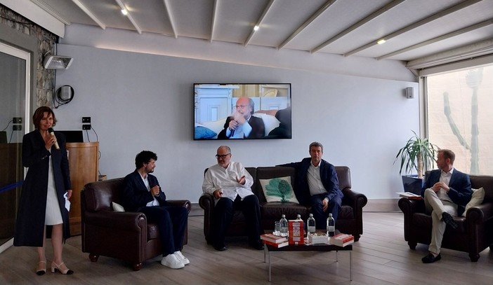 Ad Aregai Marina "Attraversamenti" di Goffredo Bettini: "Speranza nelle nuove generazioni" (video) Ad Aregai Marina "Attraversamenti" di Goffredo Bettini: "Speranza nelle nuove generazioni" (video)