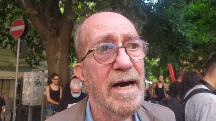 Manifestazione a vent'anni dal G8, il padre di Carlo Giuliani: "Non ho perdonato Placanica, però lo considero all'ultimo livello di responsabilità" (video)