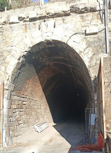 Navetta elettrica nella galleria di Capo Berta, il Comune approva il progetto