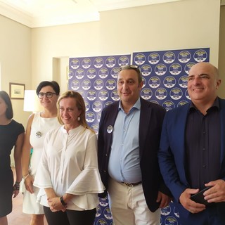 Elezioni regionali, Imperia: la leader di FdI Meloni incontra a villa Roseto i rappresentanti del mondo del lavoro: "Si rischia un'ecatombe occupazionale" (Foto e video)