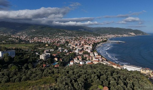 Turismo, primavera 2026: Imperia altalenante. Diano Marina e San Bartolomeo al Mare in crescita