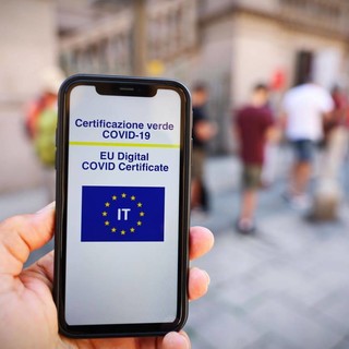 Dal 15 ottobre obbligo di green pass per tutti i lavoratori e tamponi gratuiti a chi non potrà vaccinarsi
