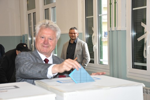Ventimiglia: primi dati ufficiosi dal seggio 4, in testa Scullino con oltre il 50% dei voti
