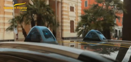 Donna fugge da un appartamento: "Costretta a prostituirsi". Due arresti