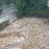 Mendatica sotto la grandine, la perturbazione del weekend di fine luglio colpisce la Valle Arroscia Mendatica sotto la grandine, la perturbazione del weekend di fine luglio colpisce la Valle Arroscia