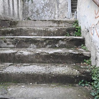 Via Rambaldi, la "stradina" dimenticata di Borgo Marina tra degrado e abbandono Via Rambaldi, la "stradina" dimenticata di Borgo Marina tra degrado e abbandono