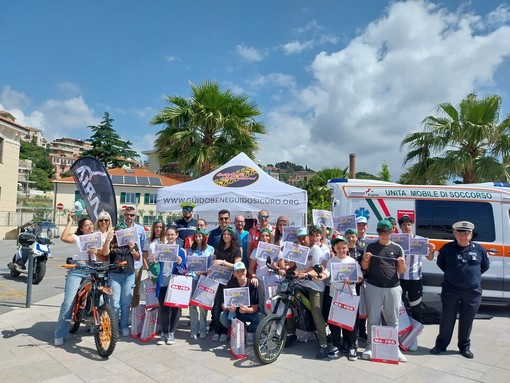 Imperia, gli studenti della Littardi in moto per il progetto "Guido bene, guido sicuro" (video)