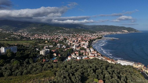 Turismo, primavera 2026: Imperia altalenante. Diano Marina e San Bartolomeo al Mare in crescita