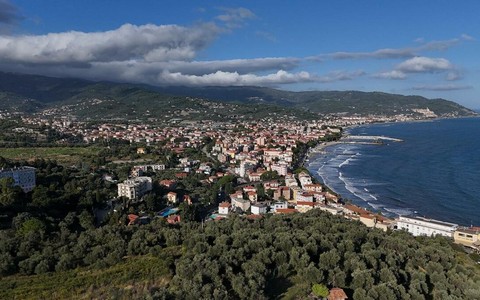 Turismo, primavera 2026: Imperia altalenante. Diano Marina e San Bartolomeo al Mare in crescita