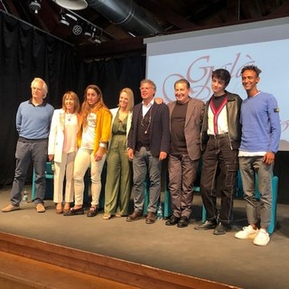 I protagonisti della 34ª edizione del Galà della Castagna d'Oro di Frabosa Sottana sul palco del GalaPalace I protagonisti della 34ª edizione del Galà della Castagna d'Oro di Frabosa Sottana sul palco del GalaPalace