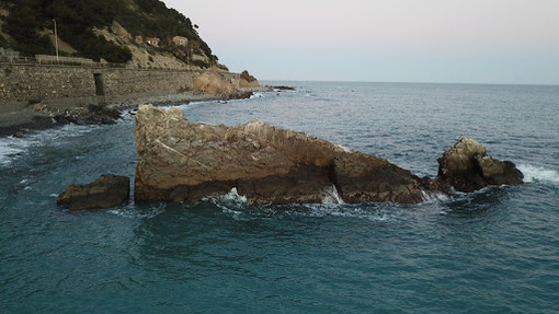 3 MAGGIO 1980. Mezza tonnellata di droga sequestrata sulla spiaggia dell'Incompiuta: valore 5 miliardi di lire