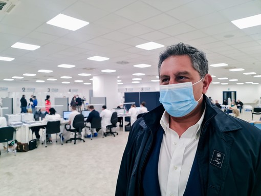 Coronavirus, Toti: “Grande successo open day, quasi 8000 prime dosi somministrate negli hub della Liguria”