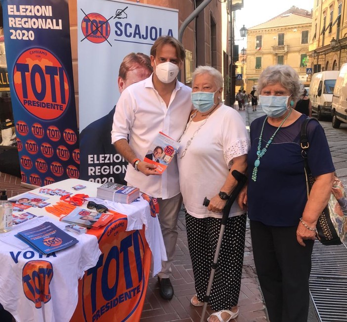 Imperia: soddisfazione di Marco Scajola per partecipazione dei concittadini al gazebo di Cambiamo con Toti Presidente a Porto Maurizio Imperia: soddisfazione di Marco Scajola per partecipazione dei concittadini al gazebo di Cambiamo con Toti Presidente a Porto Maurizio
