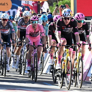 Partenza da Imperia della 12ª tappa del Giro d'Italia