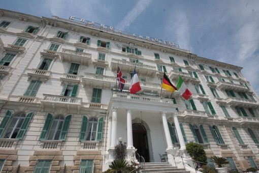 Sanremo: ancora in fuga i rapinatori che ieri hanno assalito due turisti francesi sotto l'hotel Des Anglais