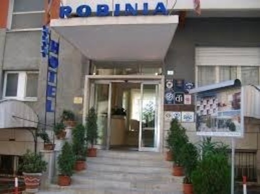 ACCADDE OGGI 3 OTTOBRE 1980. Apre all'Hotel Robinia la prima scuola professionale alberghiera di Imperia ACCADDE OGGI 3 OTTOBRE 1980. Apre all'Hotel Robinia la prima scuola professionale alberghiera di Imperia