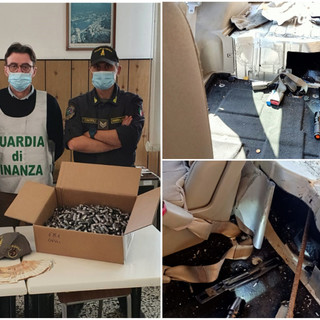 Ventimiglia: Finanza sequestra 32 kg di hashish al confine, la droga nel doppiofondo di un'auto Ventimiglia: Finanza sequestra 32 kg di hashish al confine, la droga nel doppiofondo di un'auto