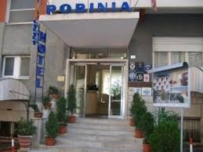 ACCADDE OGGI 3 OTTOBRE 1980. Apre all'Hotel Robinia la prima scuola professionale alberghiera di Imperia