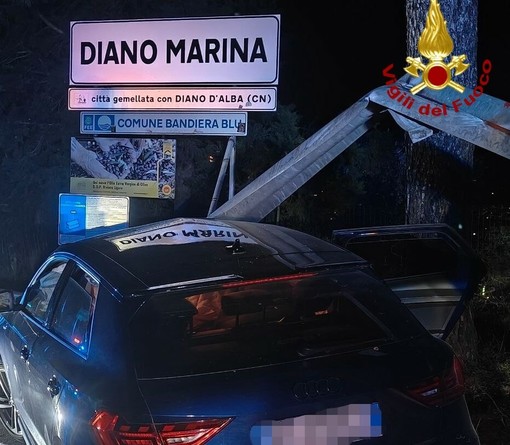 Incidente nella notte sul Capo Berta: auto finisce sotto il guardrail