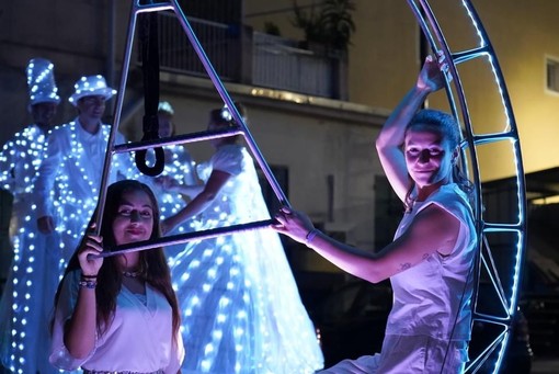 Imperia: arriva ‘Illumina’, parata luminosa tra magia e spettacolo sul porto di Oneglia