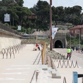 Imperia investe nell’arredo urbano: in arrivo nuove pensiline e portabici lungo la costa e la ciclabile