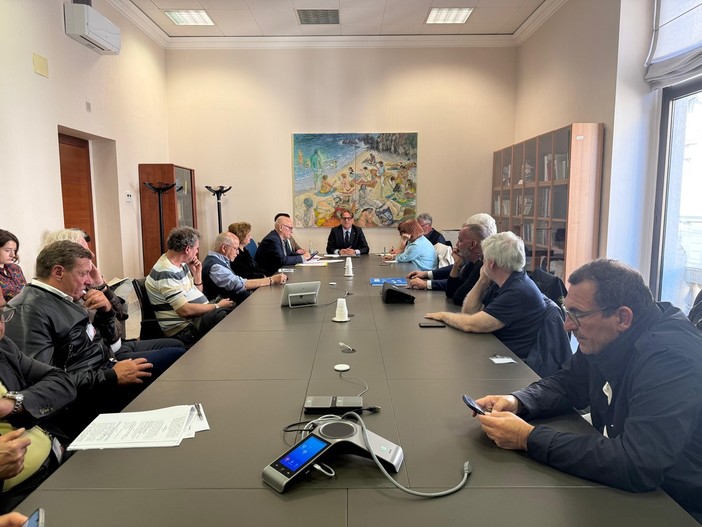 Regione Liguria, Scajola incontra le associazioni balneari: al centro del confronto i ristori per la perdita delle concessioni