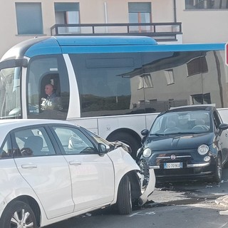 Scontro tra due auto a Diano Marina, settantenne trasportata in codice rosso all'ospedale