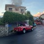 Tetto di una casa in fiamme in via Don Minzoni a Oneglia Tetto di una casa in fiamme in via Don Minzoni a Oneglia