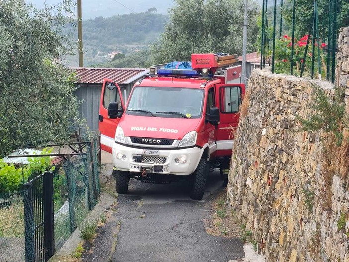 Scooter precipita in una fascia a Montegrazie, donna estratta dai vigili del fuoco e ricoverata in codice rosso Scooter precipita in una fascia a Montegrazie, donna estratta dai vigili del fuoco e ricoverata in codice rosso